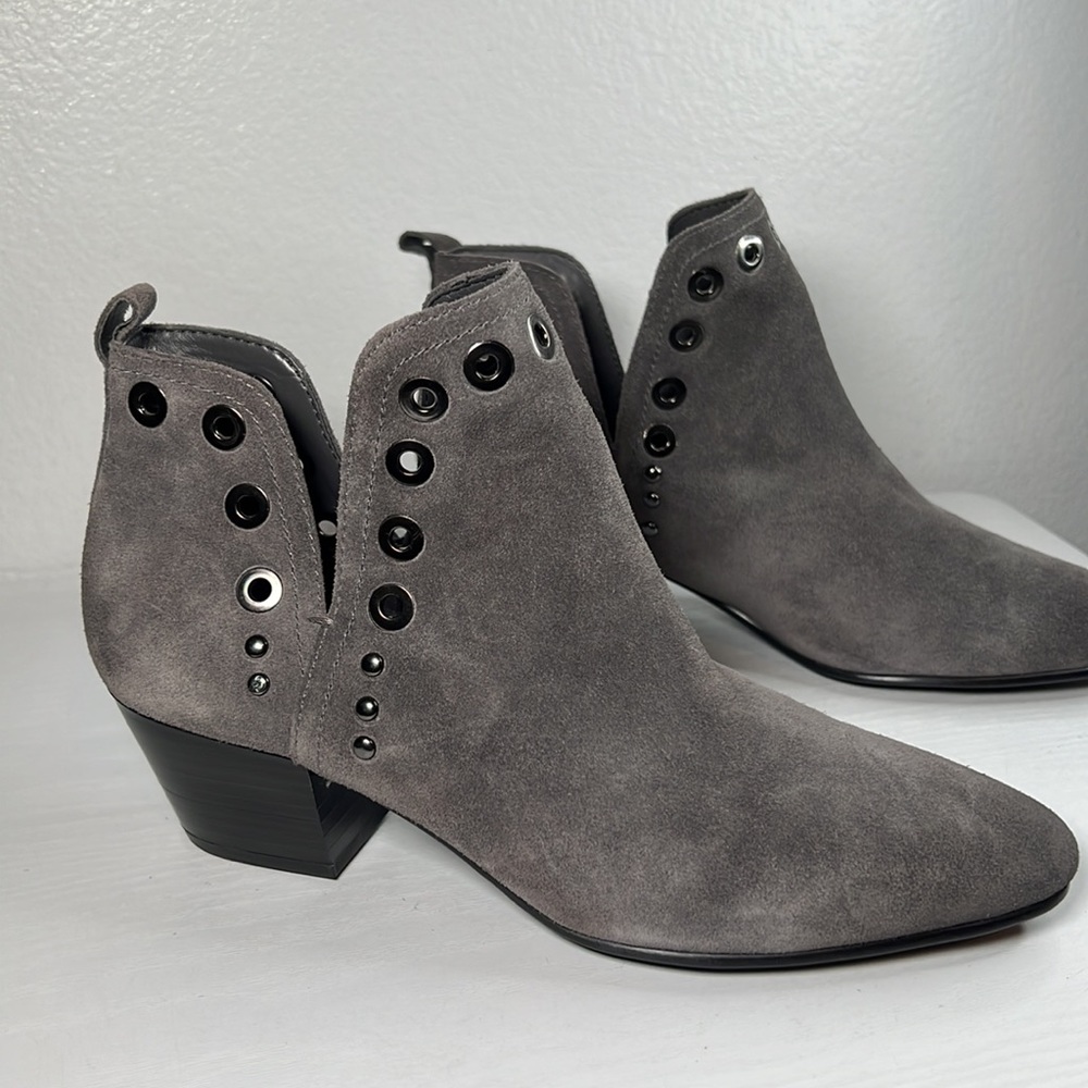 Sam Edelman Rubin Women's Gray Eyelet Leather Ankle Bootie Cuban Heels Size 8 - Picture 2 of 16